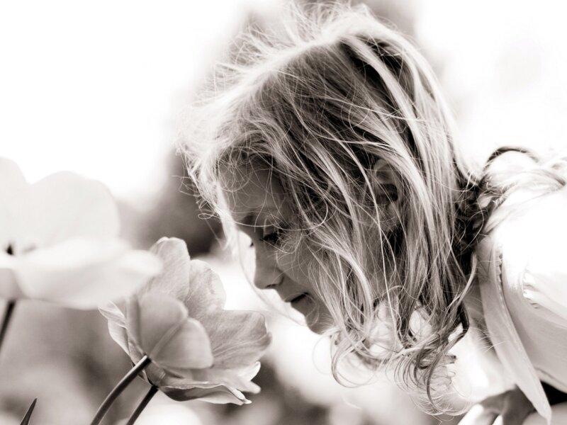 Woman Smelling Flower — Black