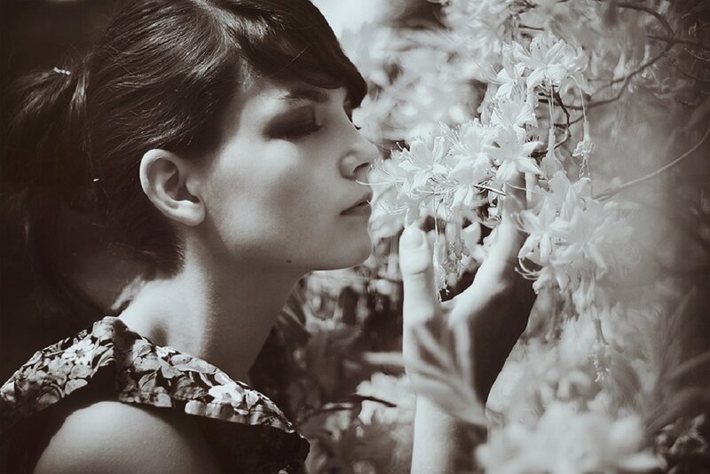 Woman Smelling Flowers — Black