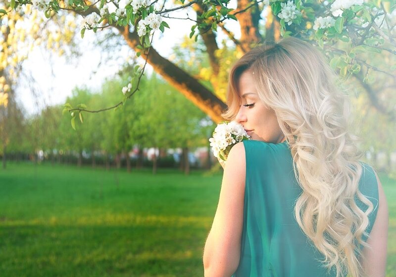 Woman Smelling Flowers — Green