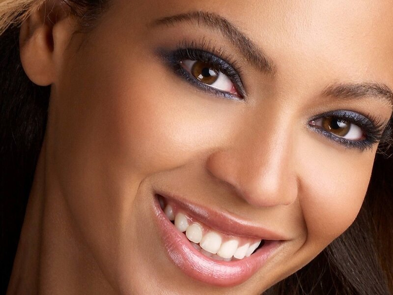 Woman Smiling — Brown, Happy, Photograph, Eyes, Smile