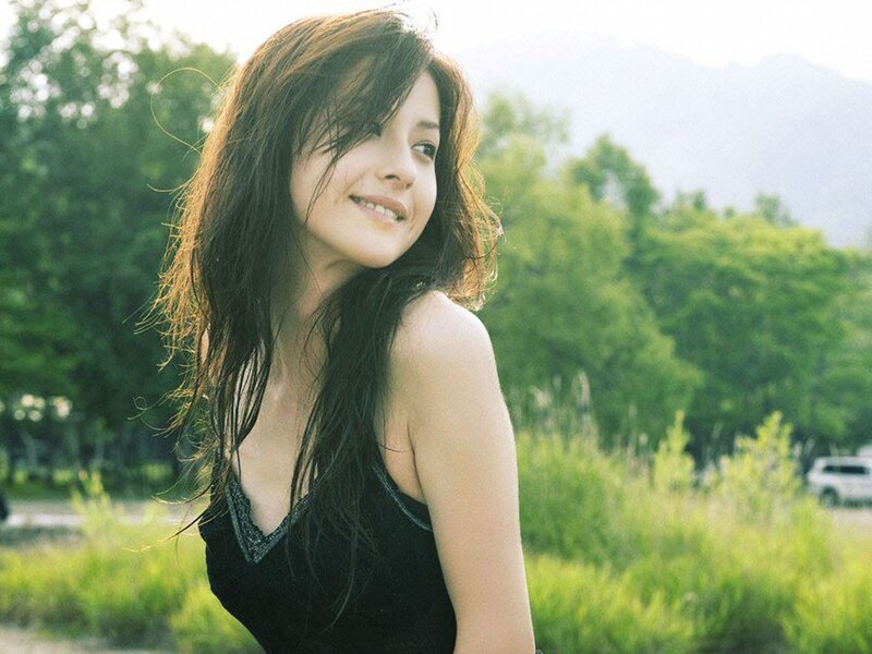 woman smiling in a park