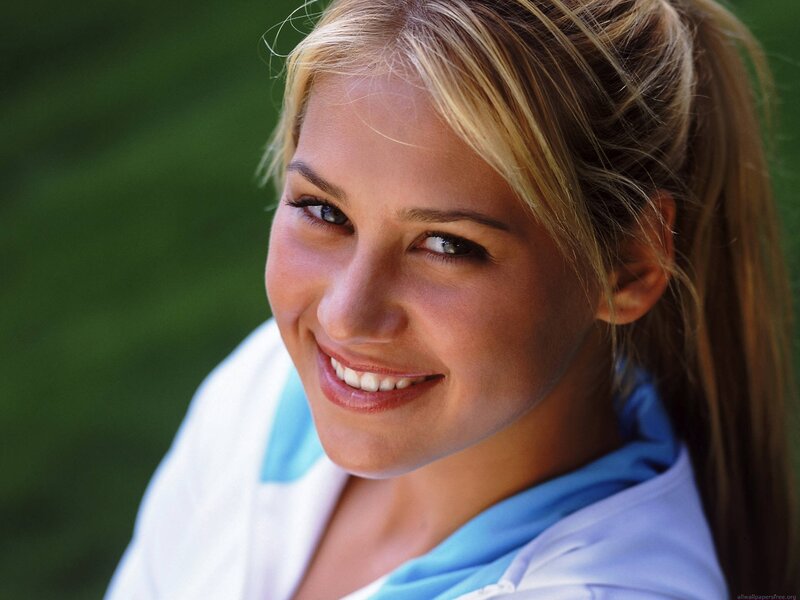 woman smiling in a ponytail