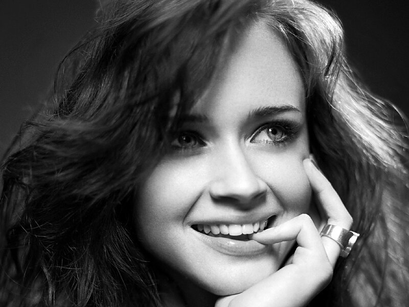 woman smiling in black and white