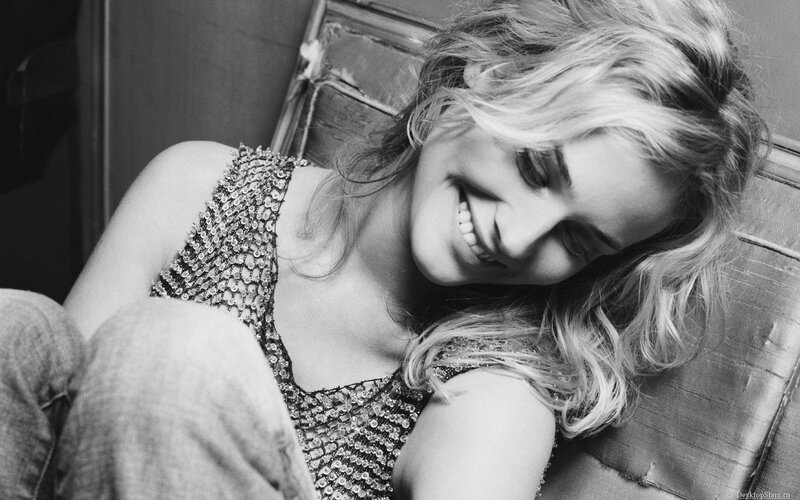 woman smiling in black and white
