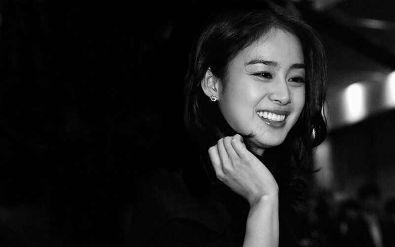 woman smiling in black and white