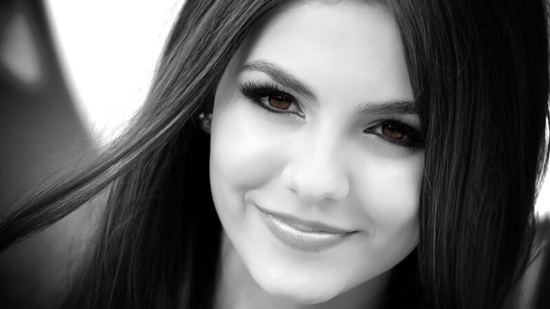 woman smiling in black and white