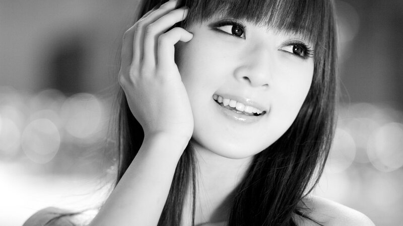 woman smiling in black and white