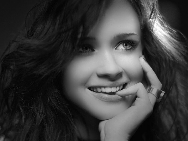 woman smiling in black and white