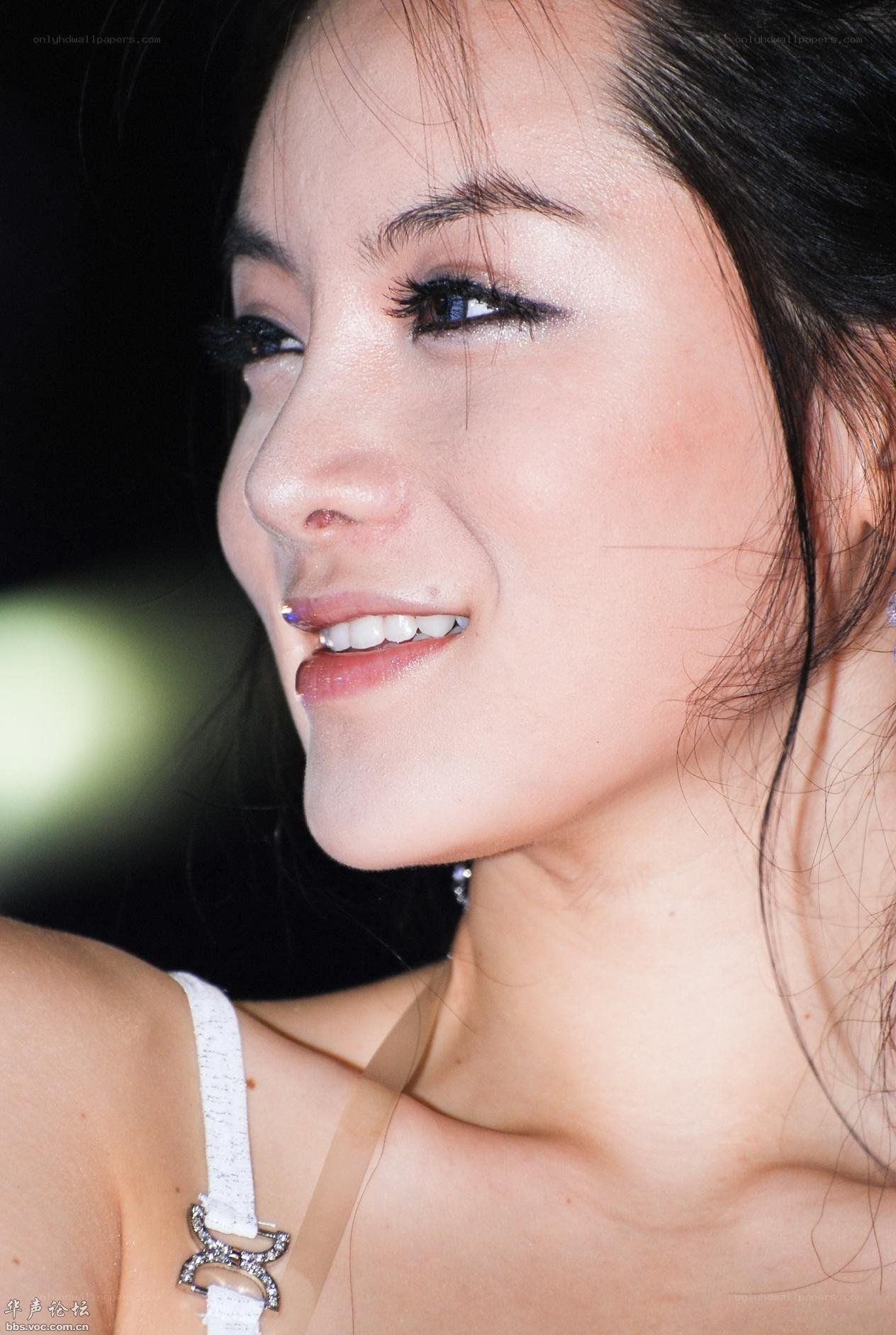 woman smiling in close-up