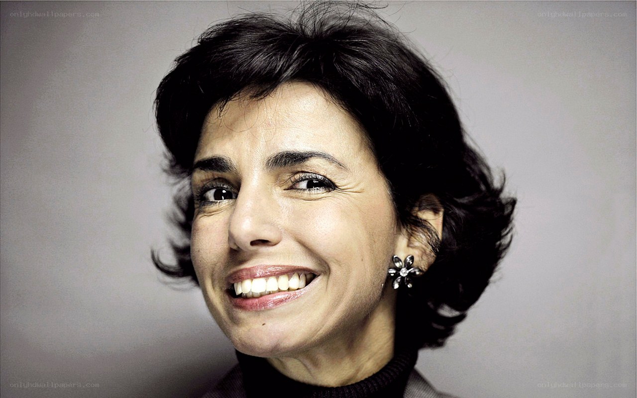 woman smiling in portrait