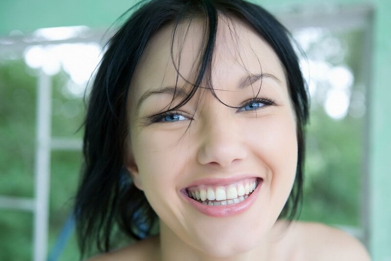 woman smiling with blue eyes