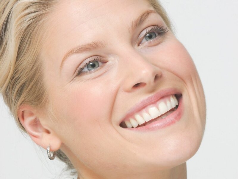 woman smiling with white teeth