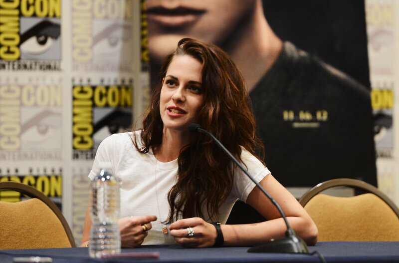 Woman Speaking at Panel — White, Neutral