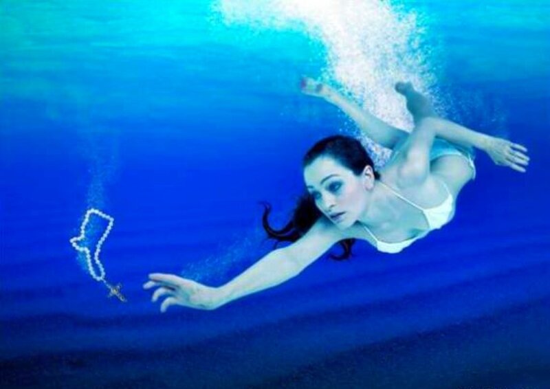 woman swimming underwater