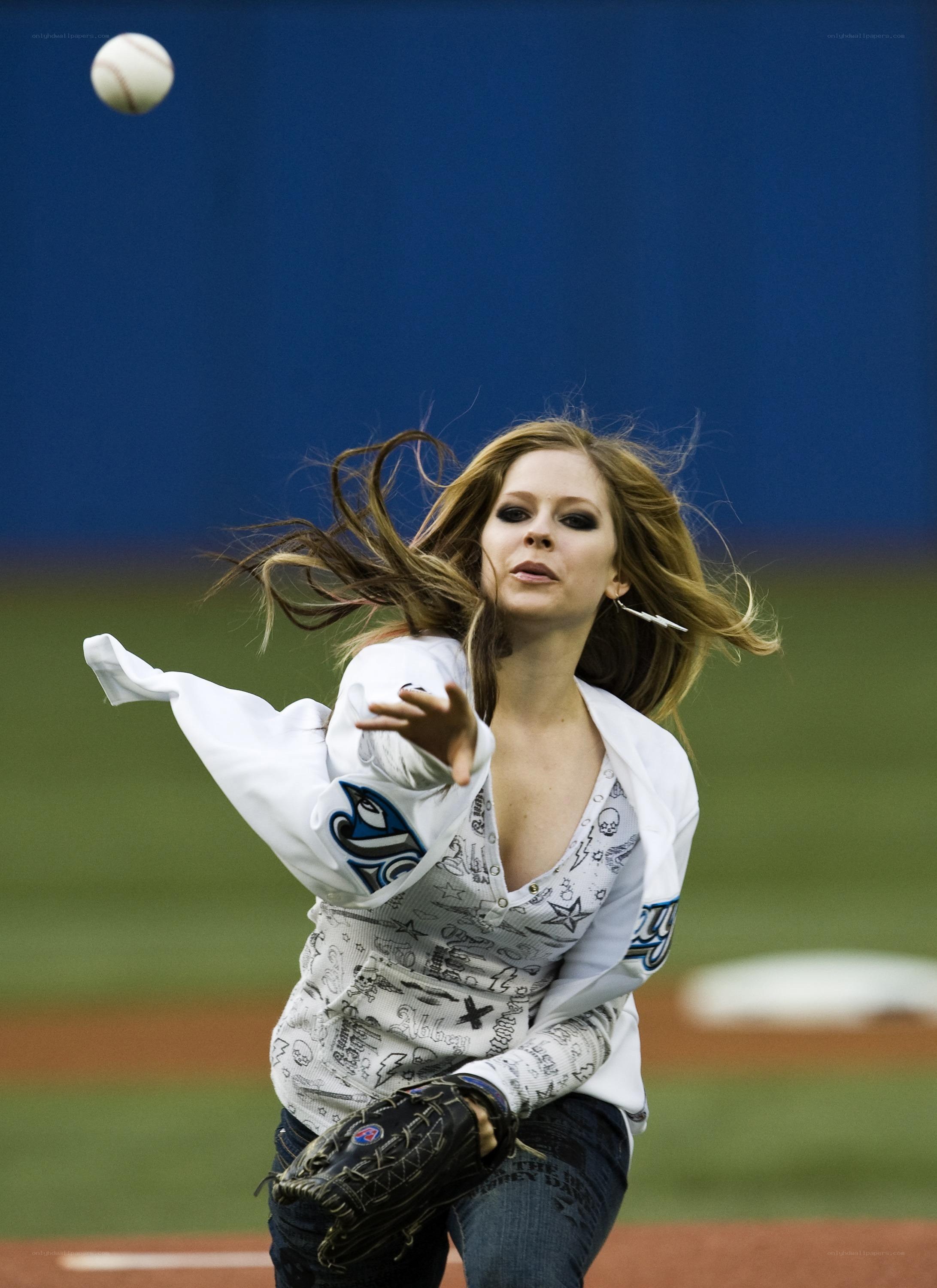 woman throwing baseball