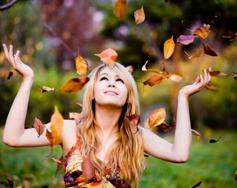 Woman Throwing Leaves — Green