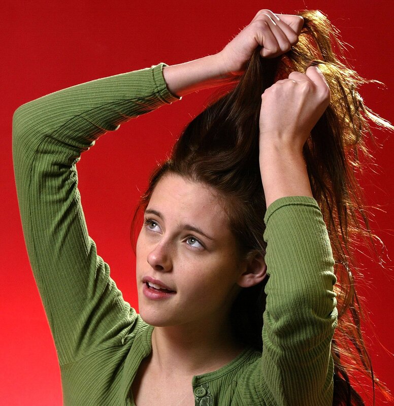 woman tying her hair