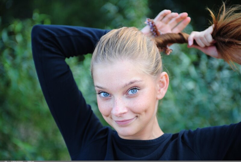 woman tying her hair back