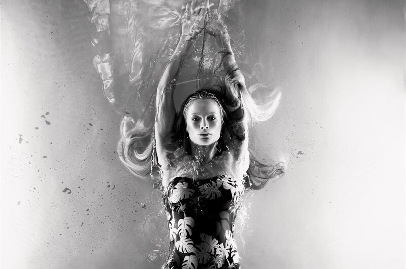 Woman Underwater — Black