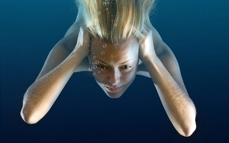Woman Underwater — Serene