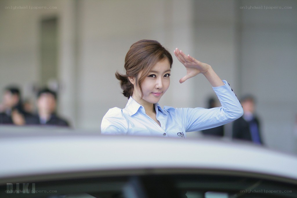 woman waving at car