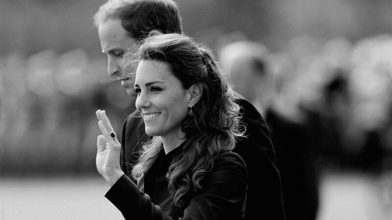 Woman Waving at Crowd — Black