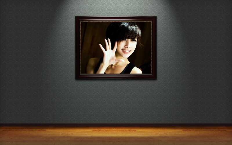 woman waving in framed photo