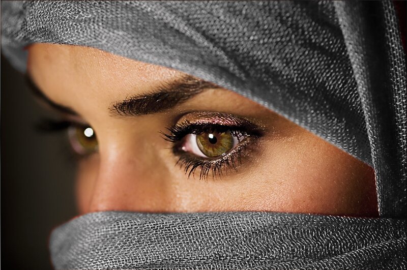woman wearing a headscarf