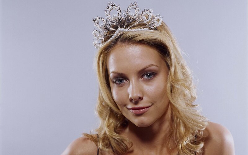 woman wearing a tiara