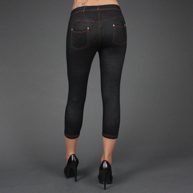 woman wearing black capri jeans