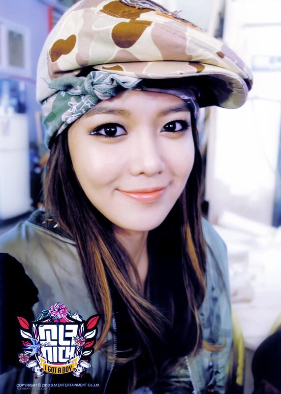 woman wearing camouflage hat