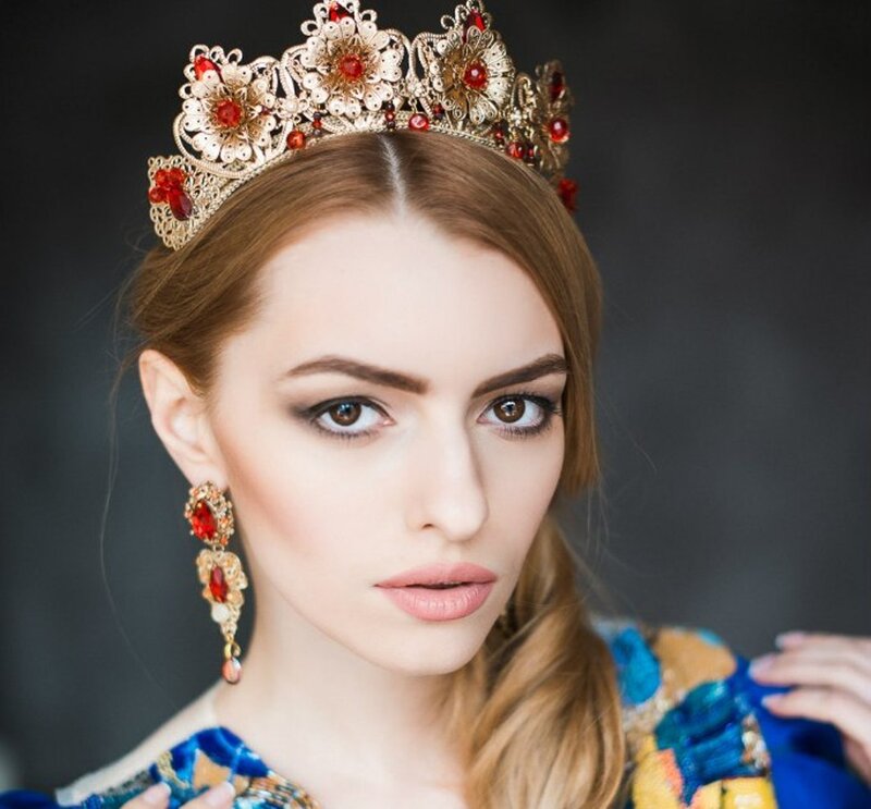 Woman Wearing Crown — Blue