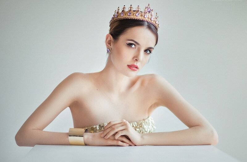 Woman Wearing Crown — White