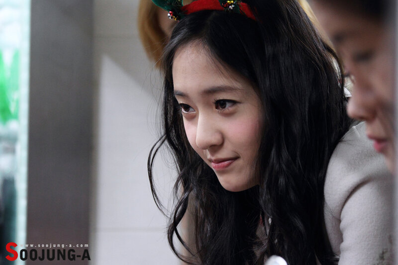 woman wearing festive headband