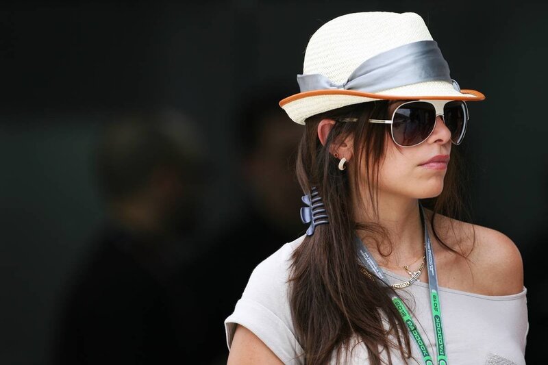 woman wearing hat and sunglasses