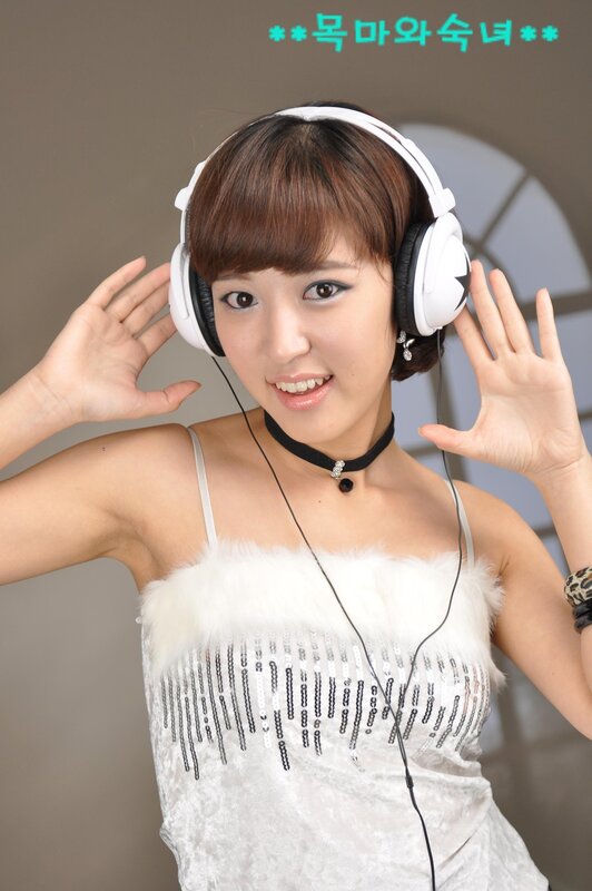 woman wearing headphones