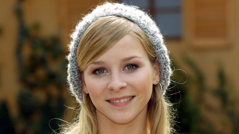 woman wearing knitted headband