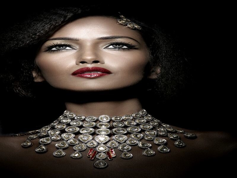 Woman Wearing Necklace — Black
