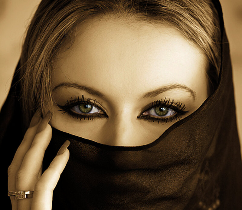 Woman Wearing Niqab — Brown, Dramatic