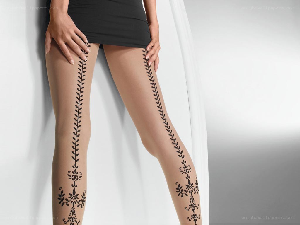 woman wearing patterned tights