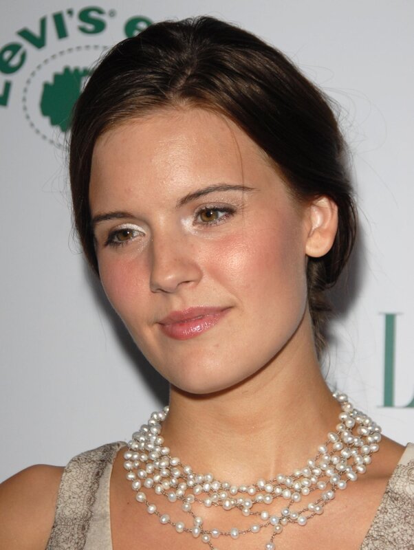 woman wearing pearl necklace