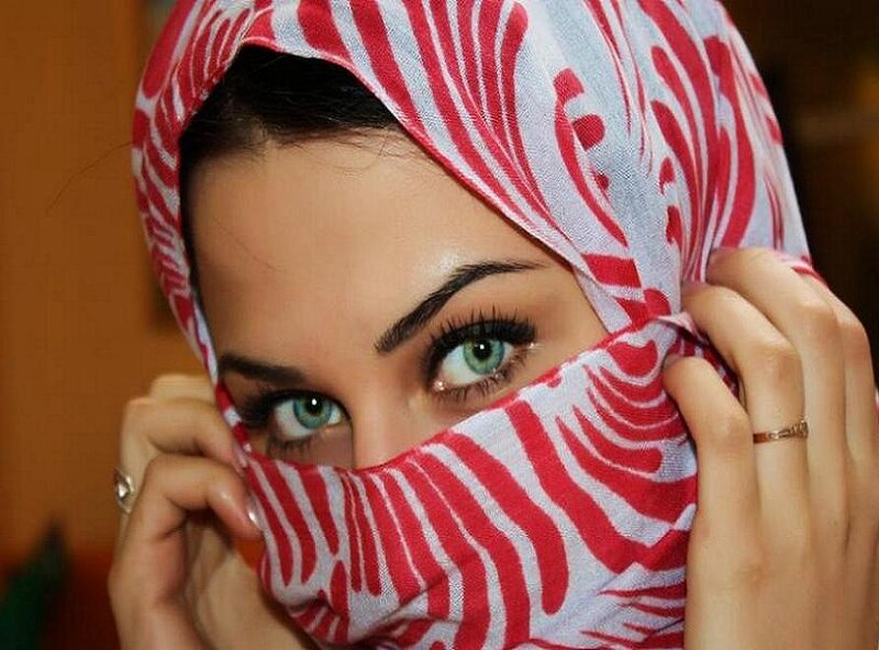 woman wearing red and white headscarf
