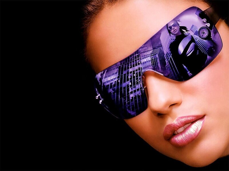 woman wearing reflective sunglasses