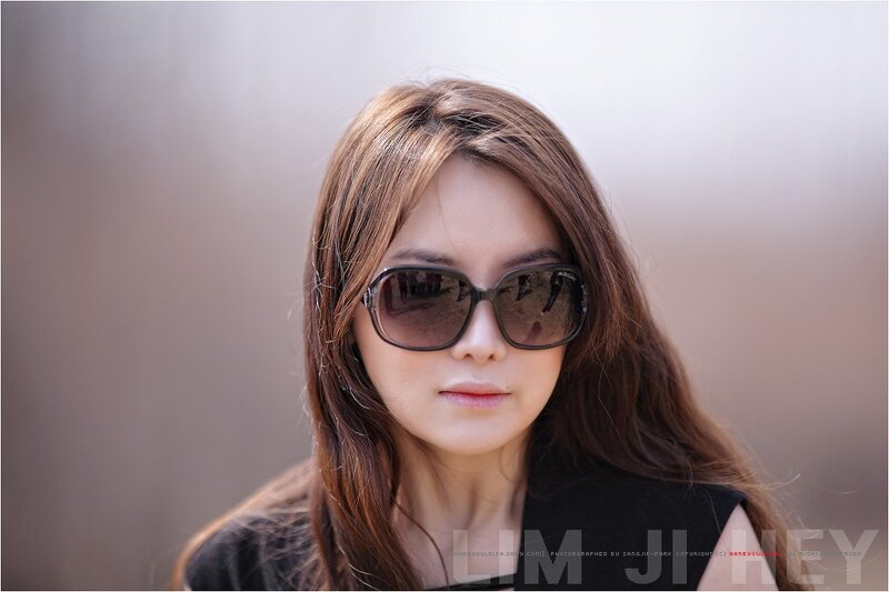 woman wearing sunglasses