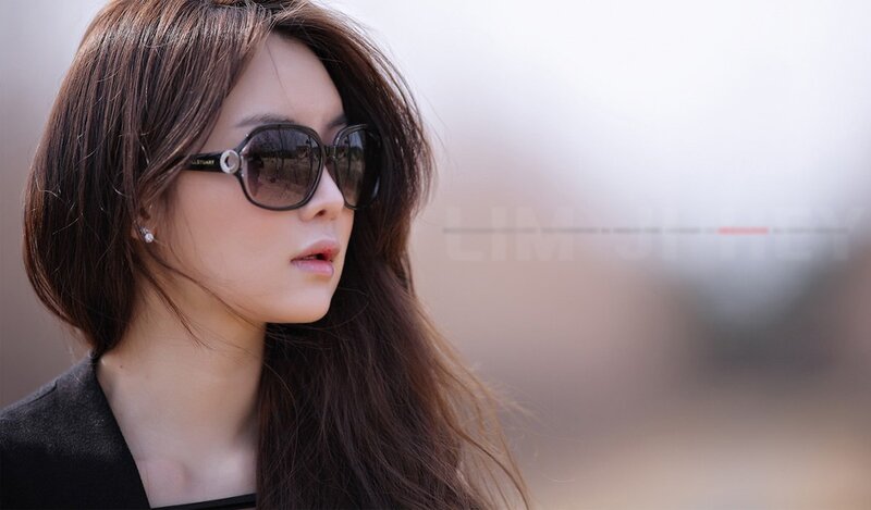 woman wearing sunglasses