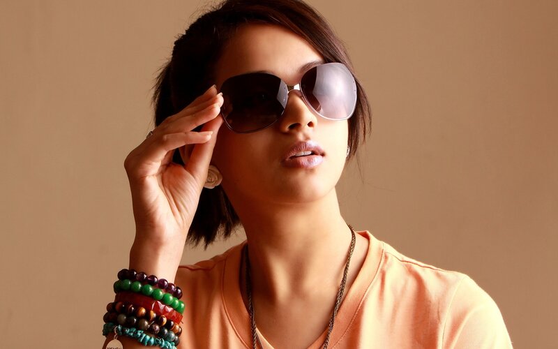 woman wearing sunglasses and bracelets