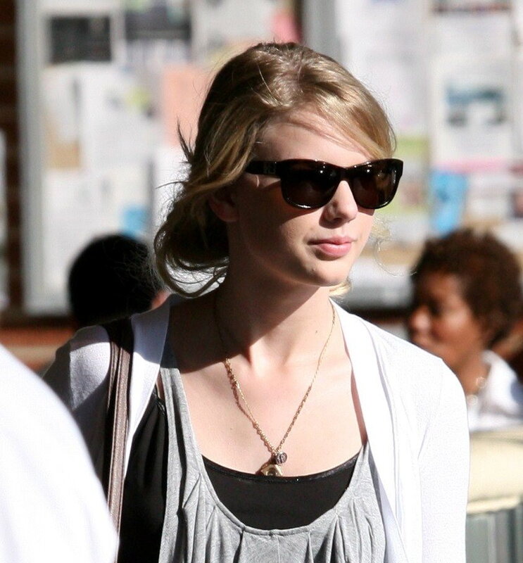 woman wearing sunglasses outdoors