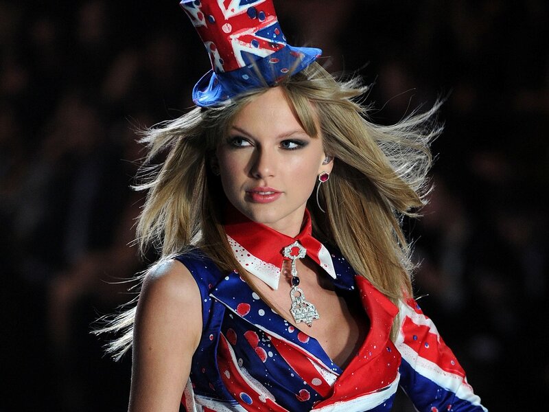 Woman Wearing Union Jack Hat — Red