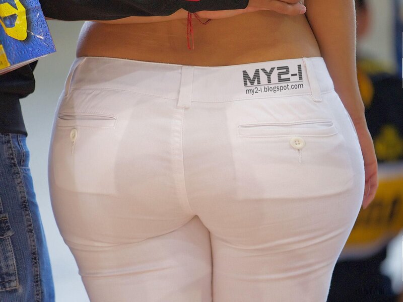 woman wearing white pants