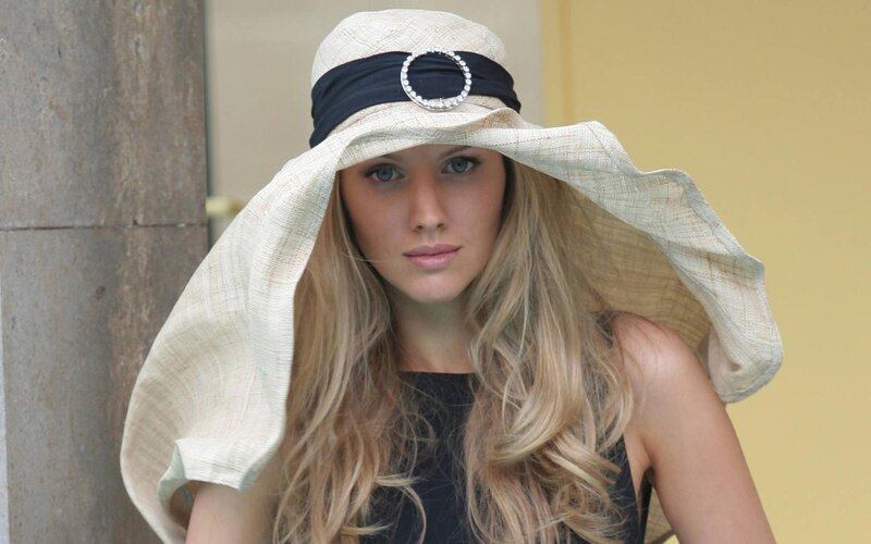 Woman Wearing Wide-brim Hat — Beige